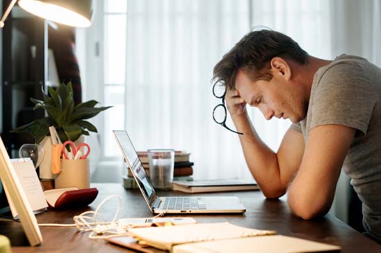 Estrés psicológico - 5 riesgos del trabajo desde casa que han llegado para quedarse